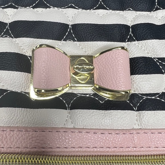 Betsey Johnson Quilted Heart Stripes Bow  Large Carry On Weekender Travel Bag - Picture 14 of 15